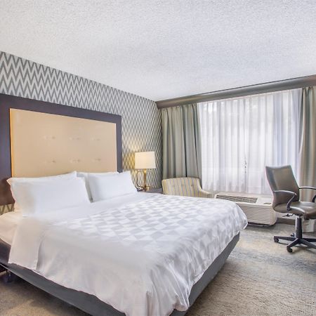 Holiday Inn & Suites Parsippany Fairfield By Ihg Екстериор снимка
