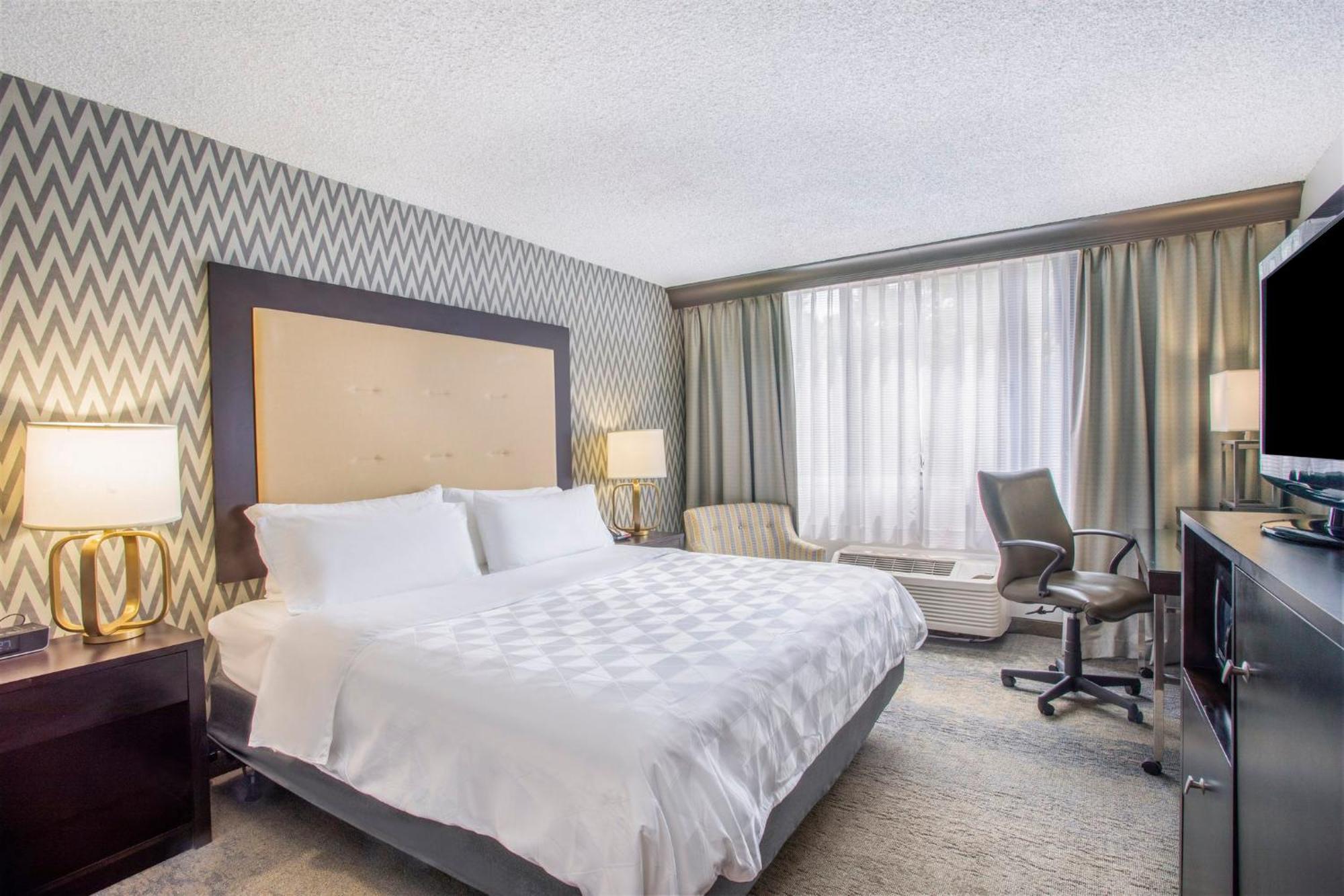 Holiday Inn & Suites Parsippany Fairfield By Ihg Екстериор снимка